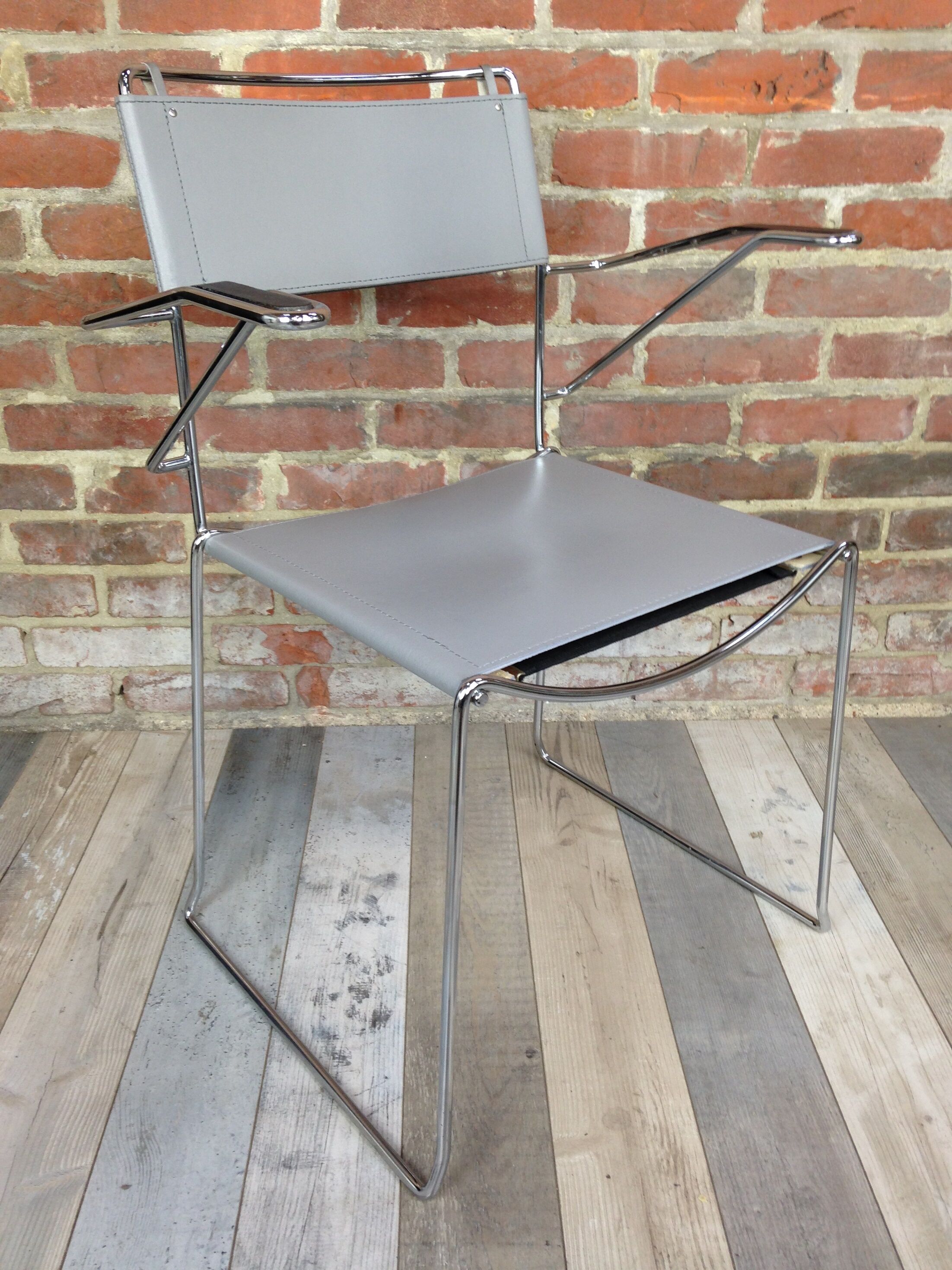 Lot of 4 Italian design chairs in leather and chrome