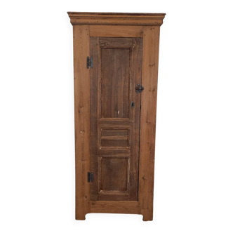 Armoire parisienne en sapin