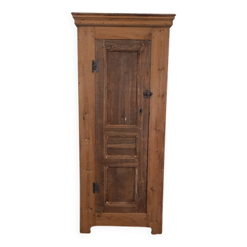 Armoire parisienne en sapin