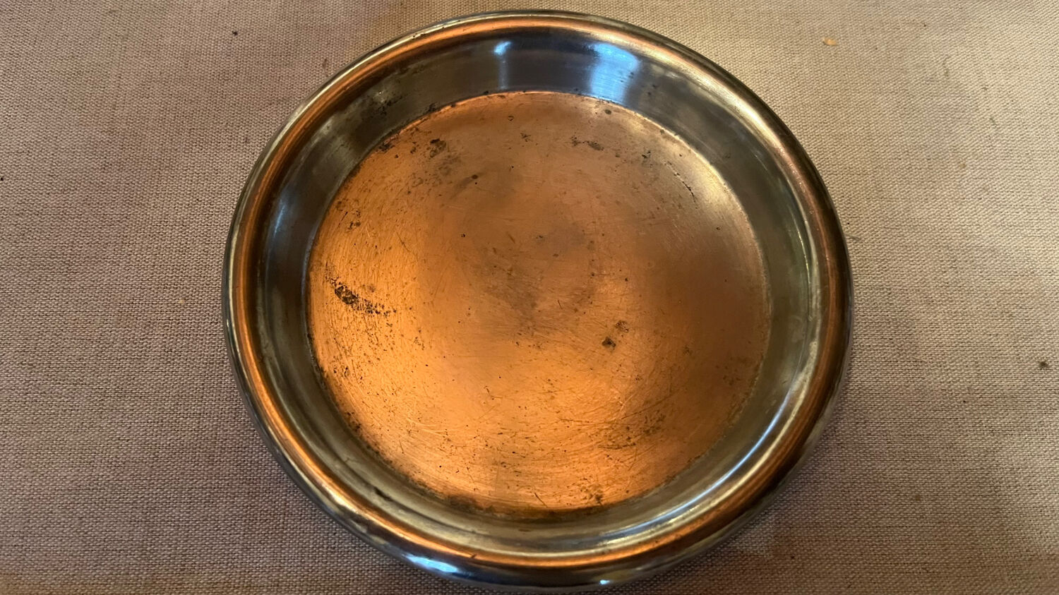 Paire de dessous de bouteilles vintage