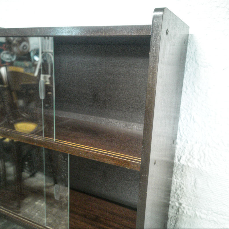 Vintage showcase library