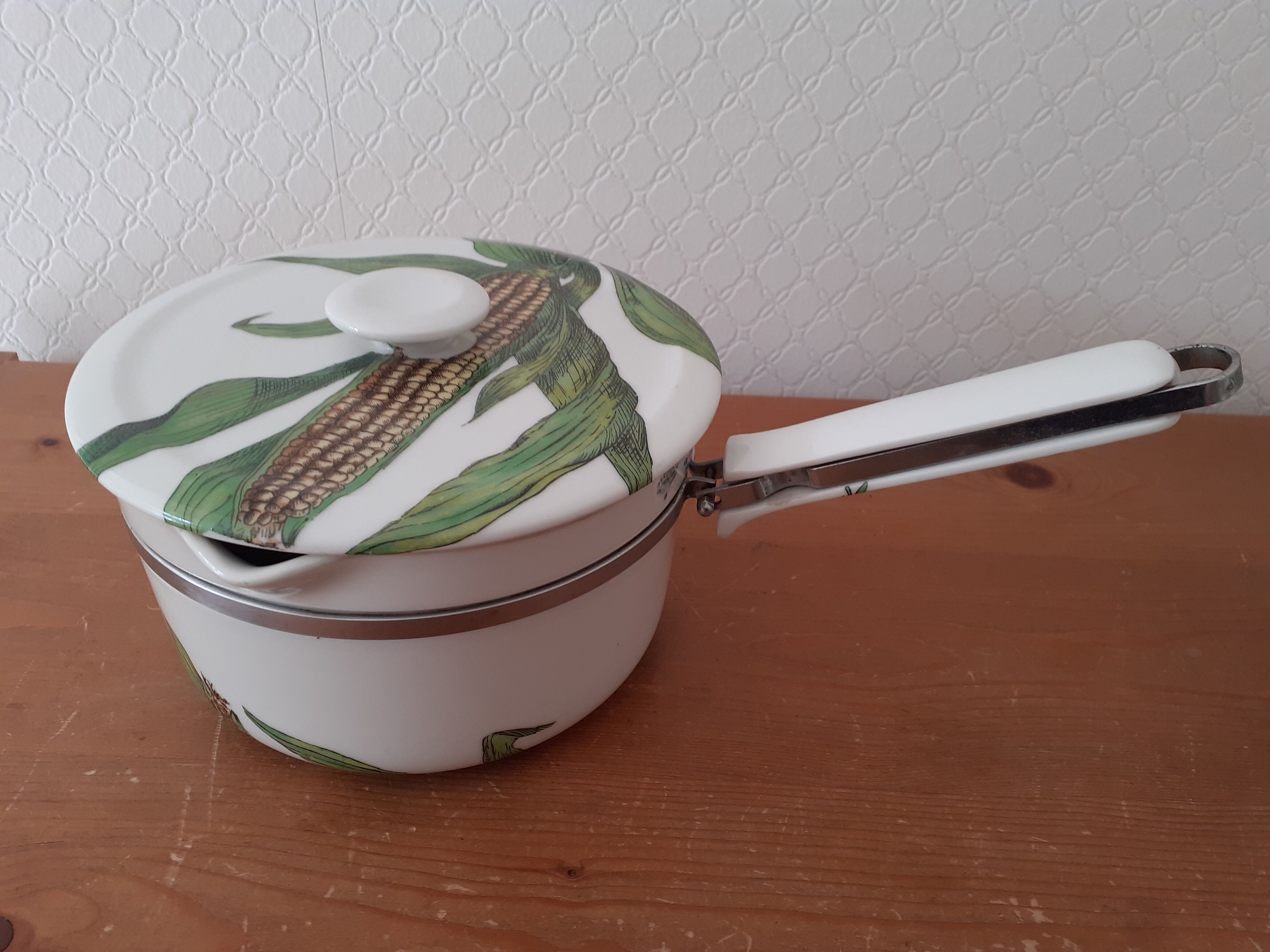 Set of three porcelain pots and pans from Paris- Aluminite Frugier