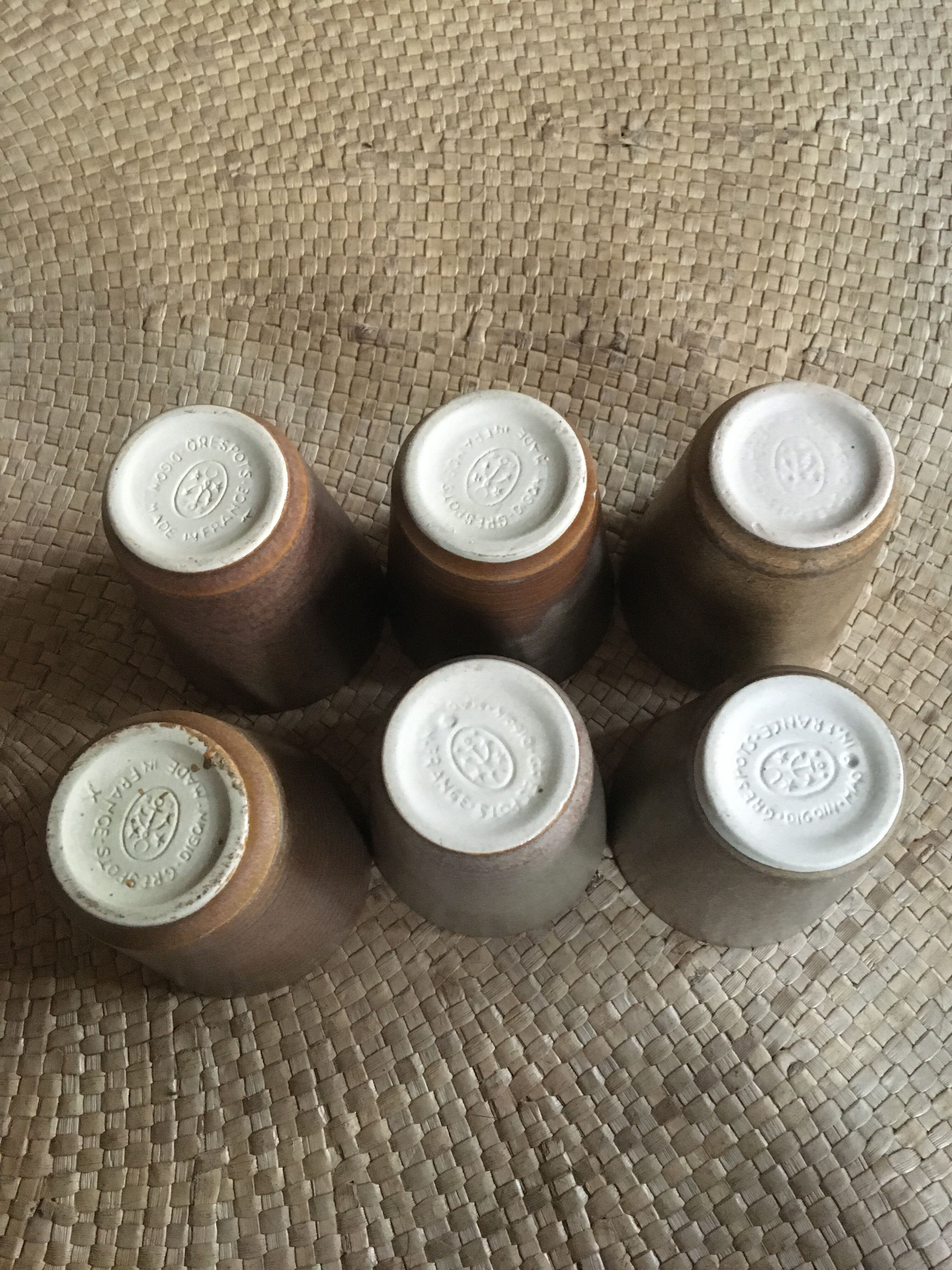 Series of 6 cups of sandstone