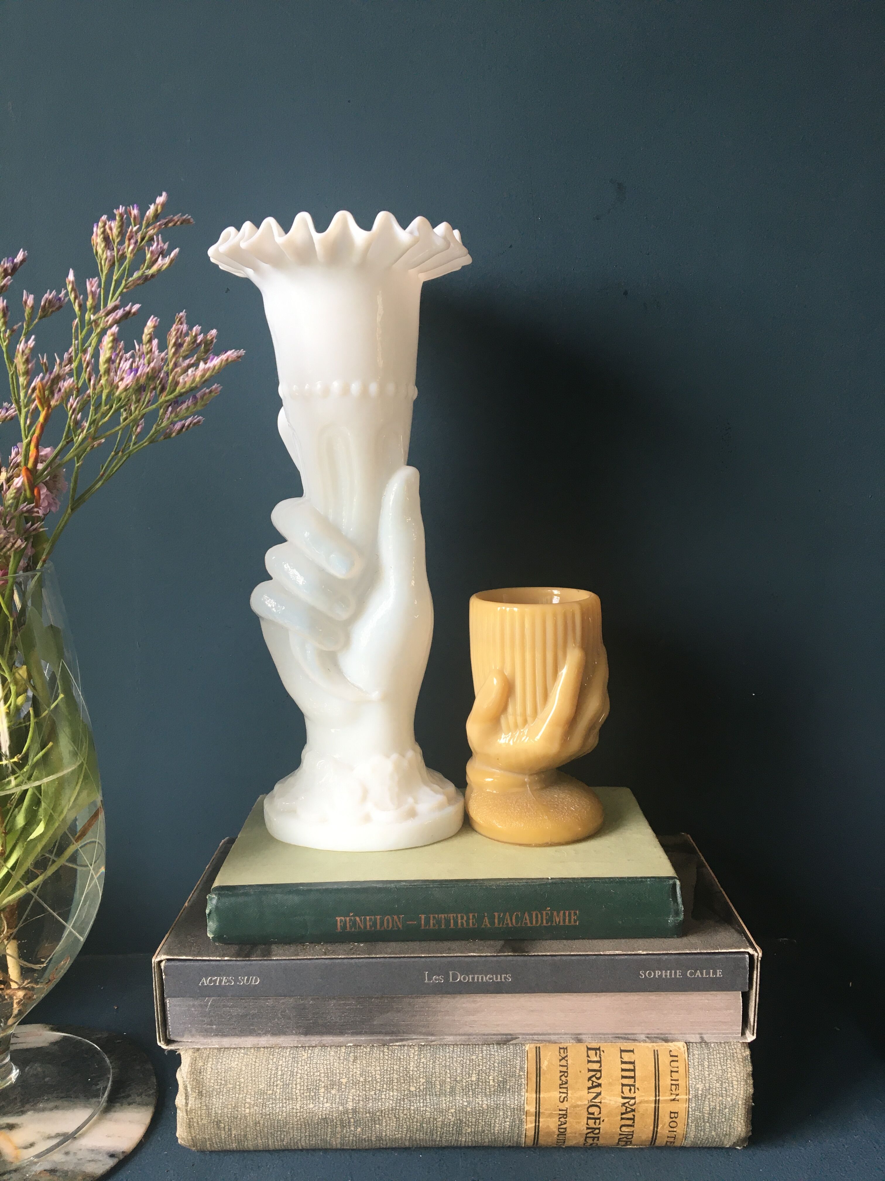 Hand vase in opaline