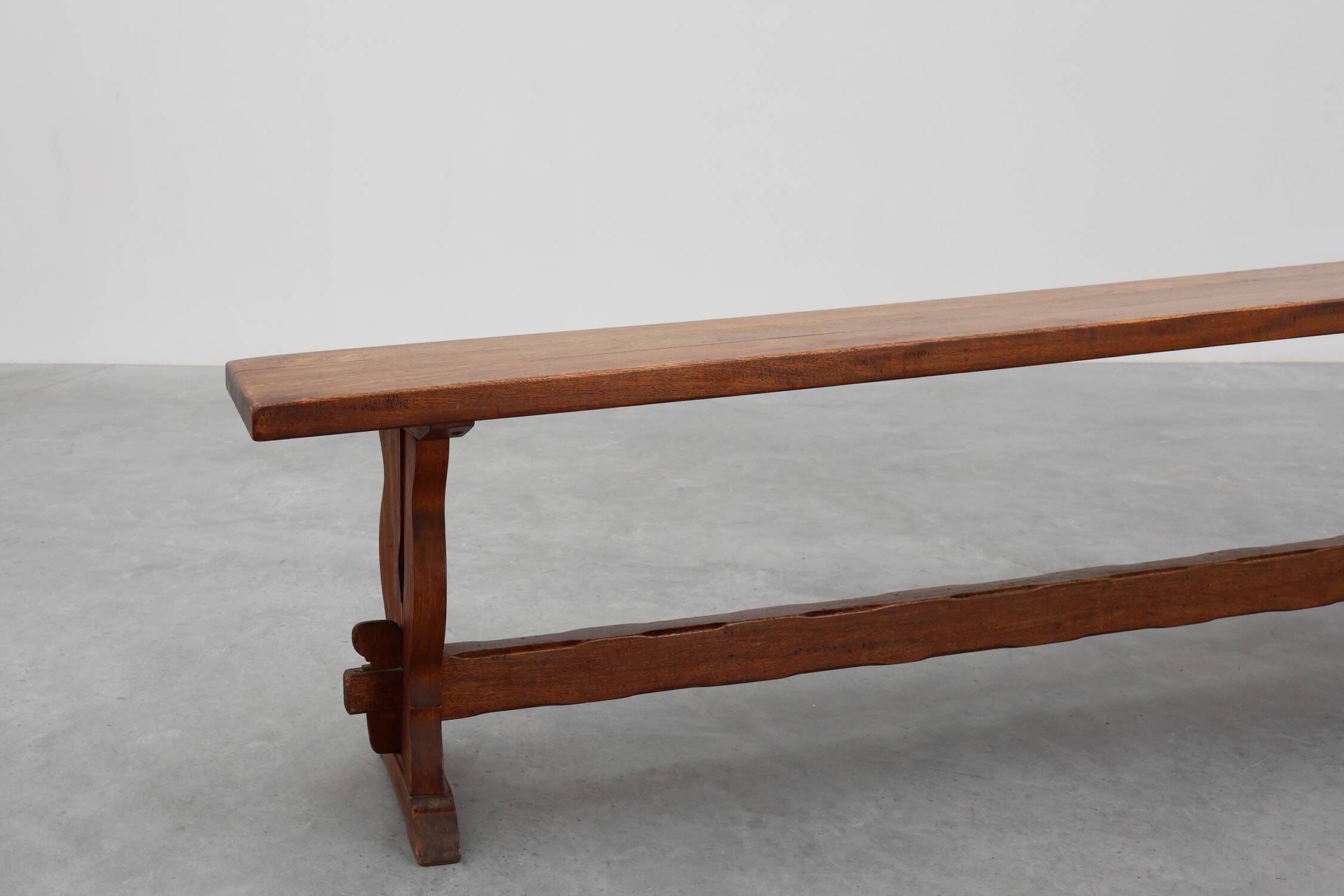 Banc rustique en chêne avec une belle patine, France vers 1900