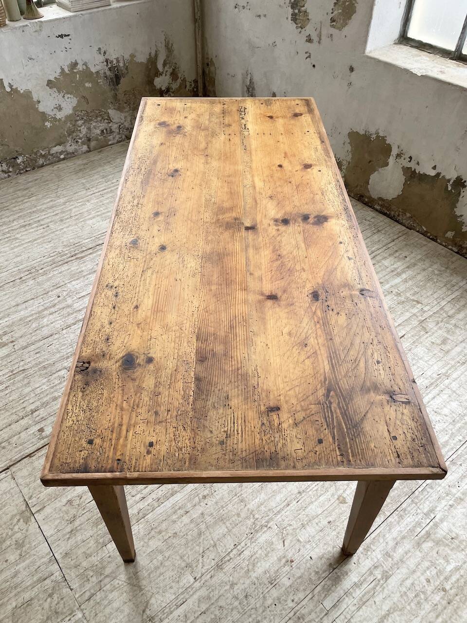 Farmhouse table with spindle legs 2m