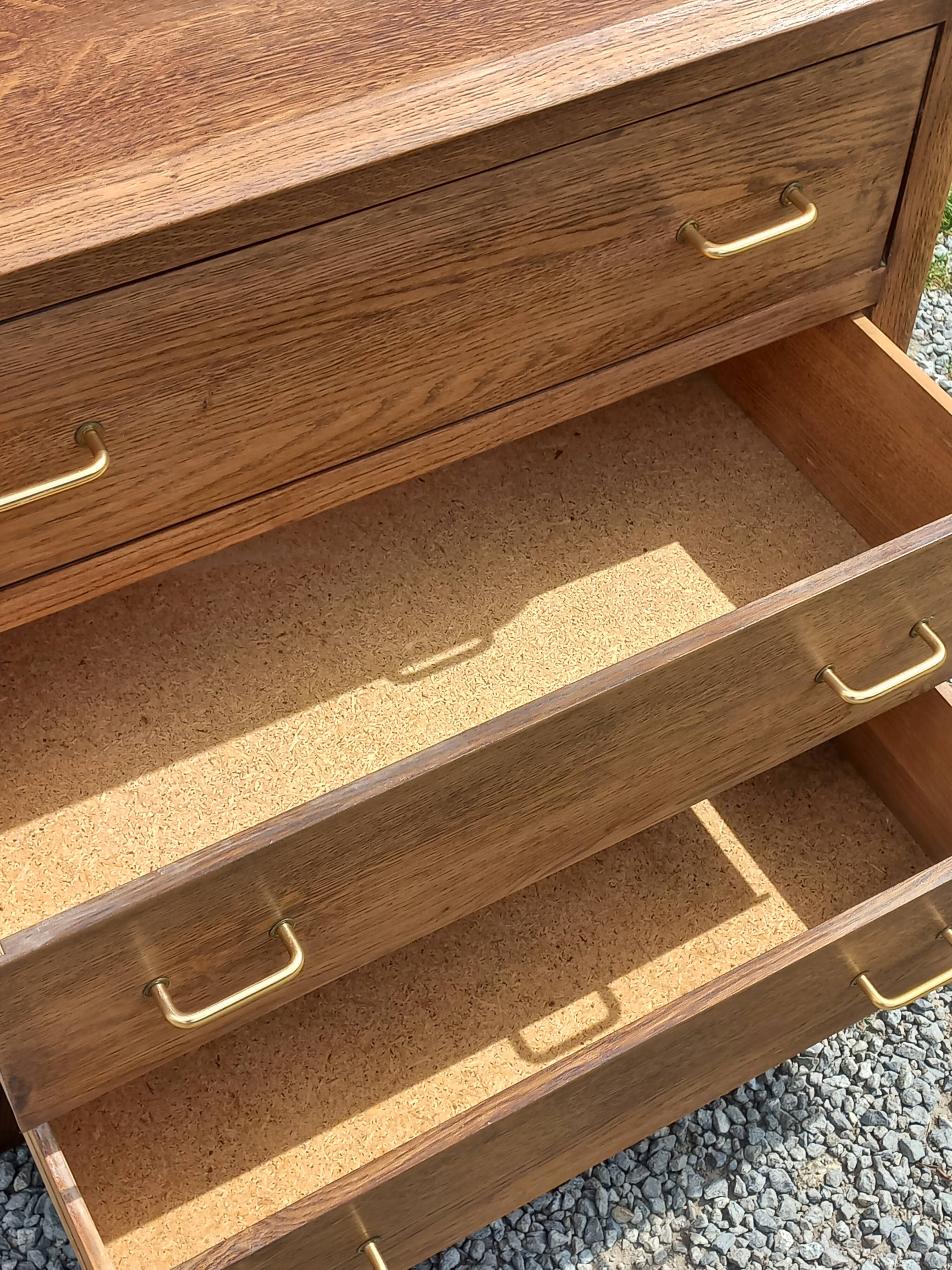 Vintage oak commode with tapered legs from the 1950s.