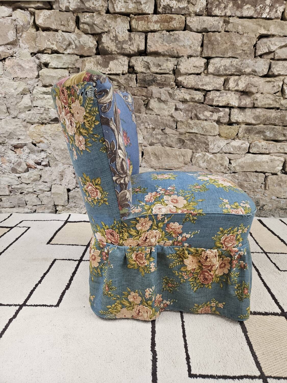 Fauteuil coktail en tissu fleuri, 1960