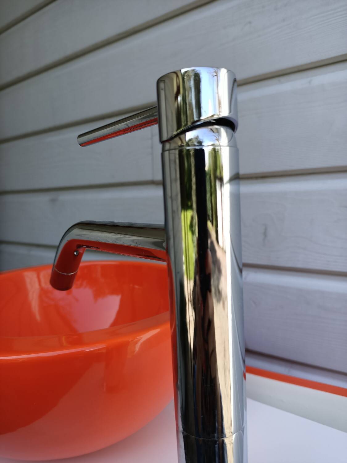 Bathroom furniture and its vintage basin