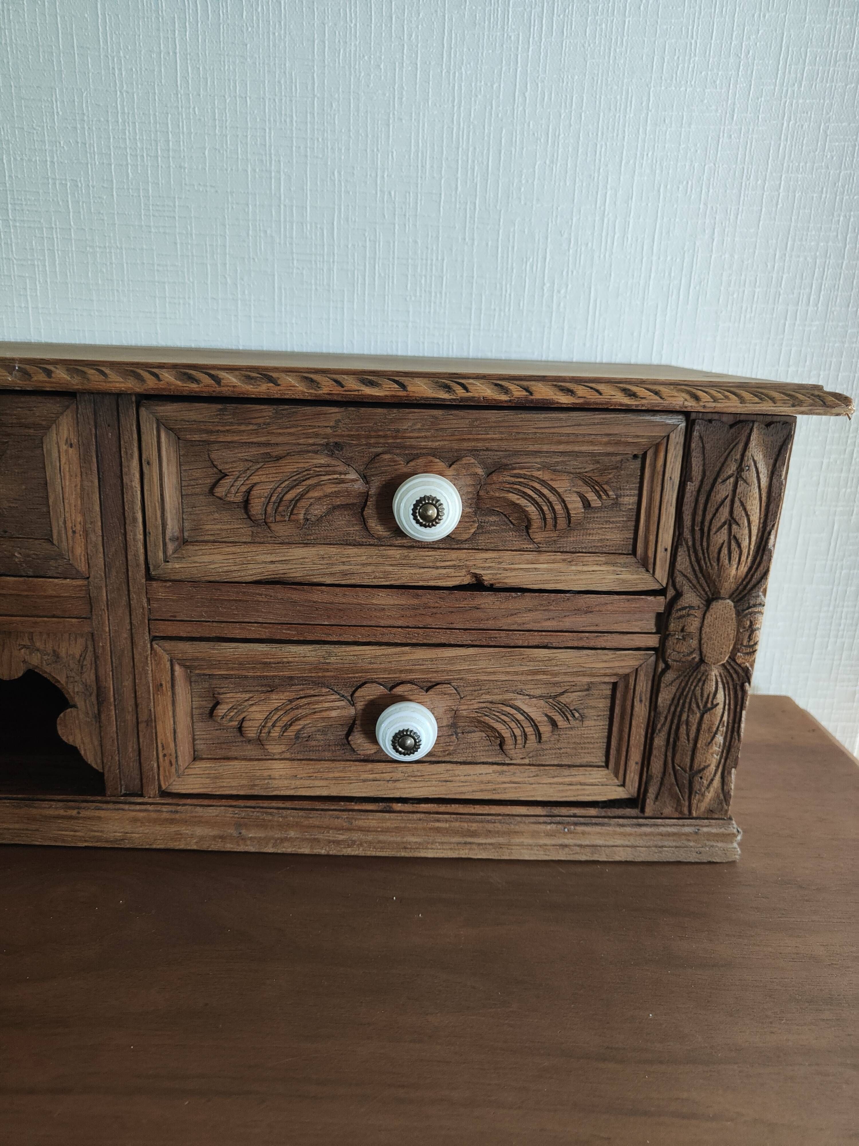 Gradin de bureau ancien en chêne sculpté