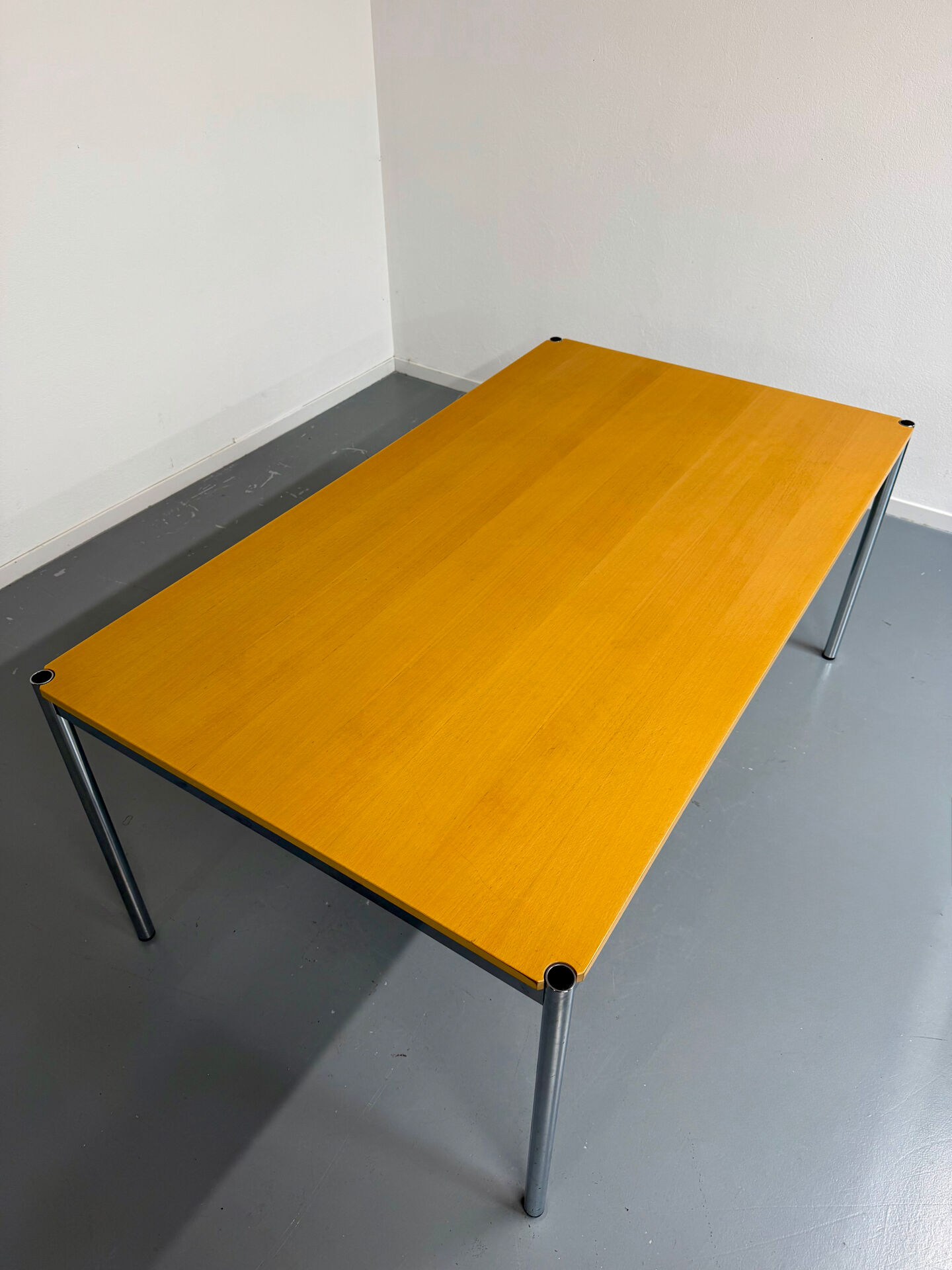 Large table design USM Haller wooden top and chrome structure
