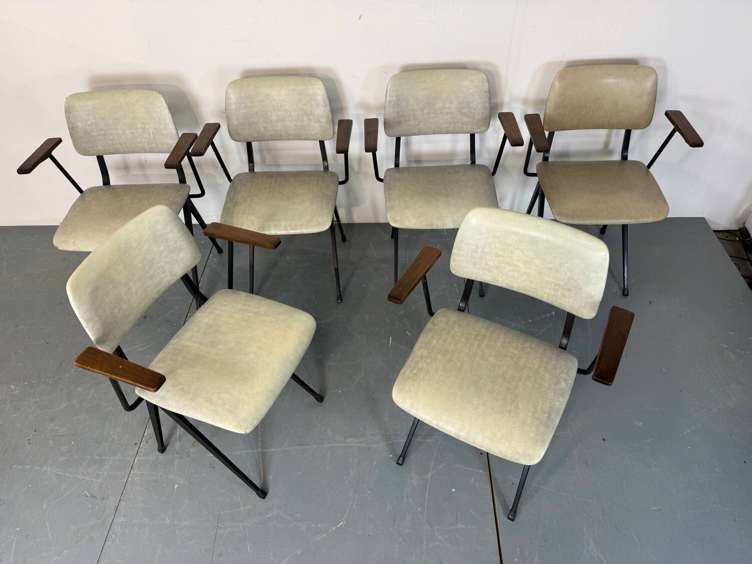 6 chaises industrielles en acier de style Mid-Century avec accoudoirs en bois de Marko