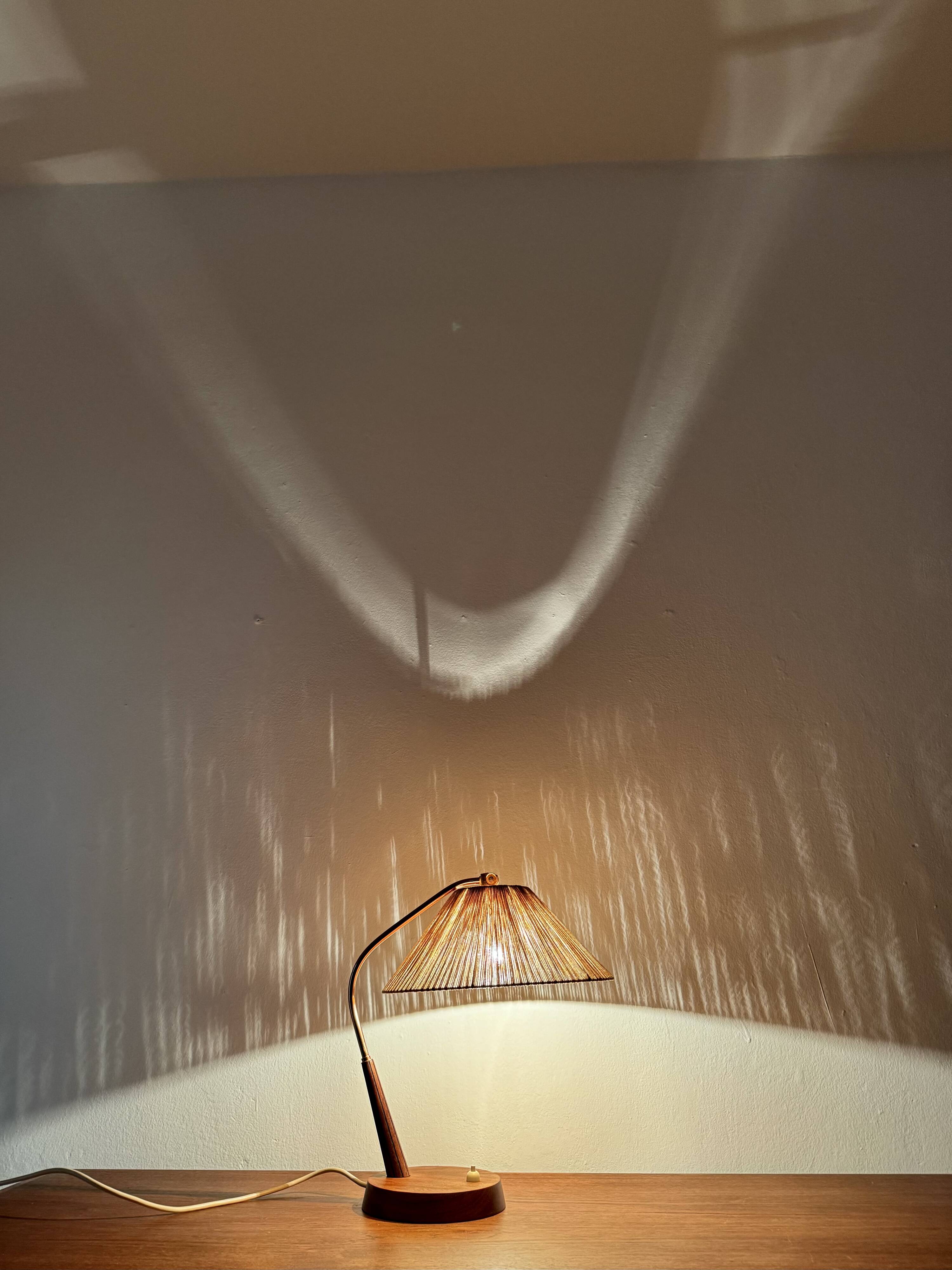 Lampe de table en sisal et teck par Temde