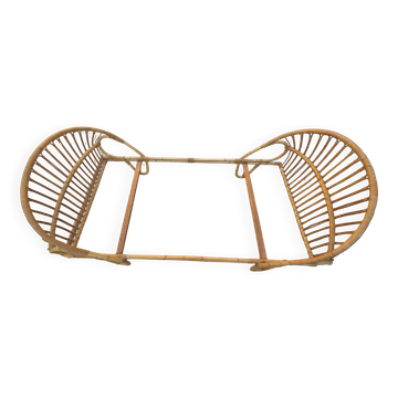 Read a vintage rattan person.