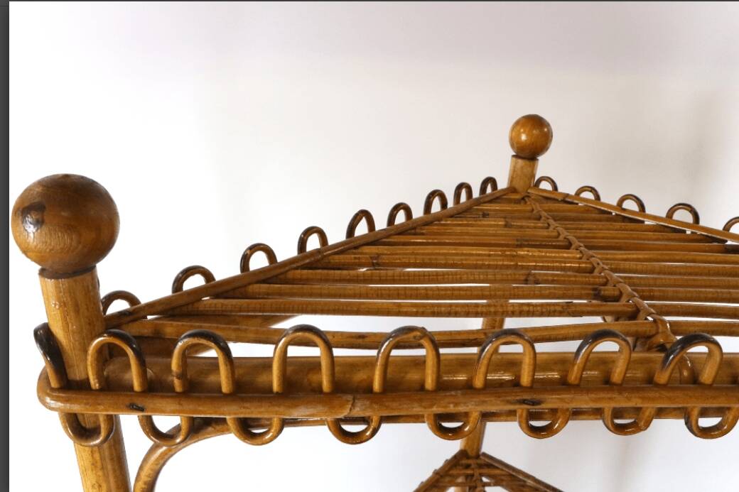 Étagère d'angle sur pied en bambou et rotin