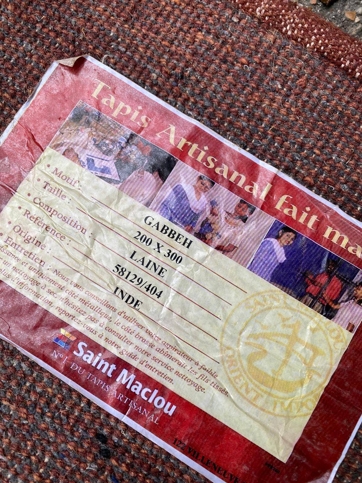 Handmade artisanal Persian Gabbeh rug in wool, India, 200x300cm.