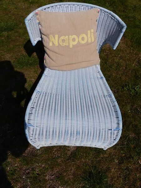 Vintage-inspired scoubidou long chair