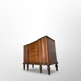 Italian art deco walnut chest of drawers, 1940s.