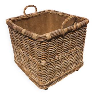 Lingerie basket