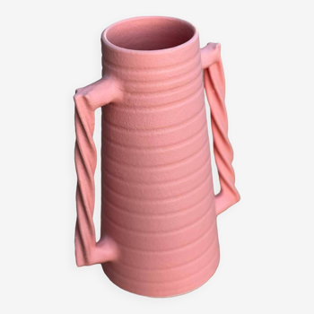 Vase en céramique aux anses ondulées