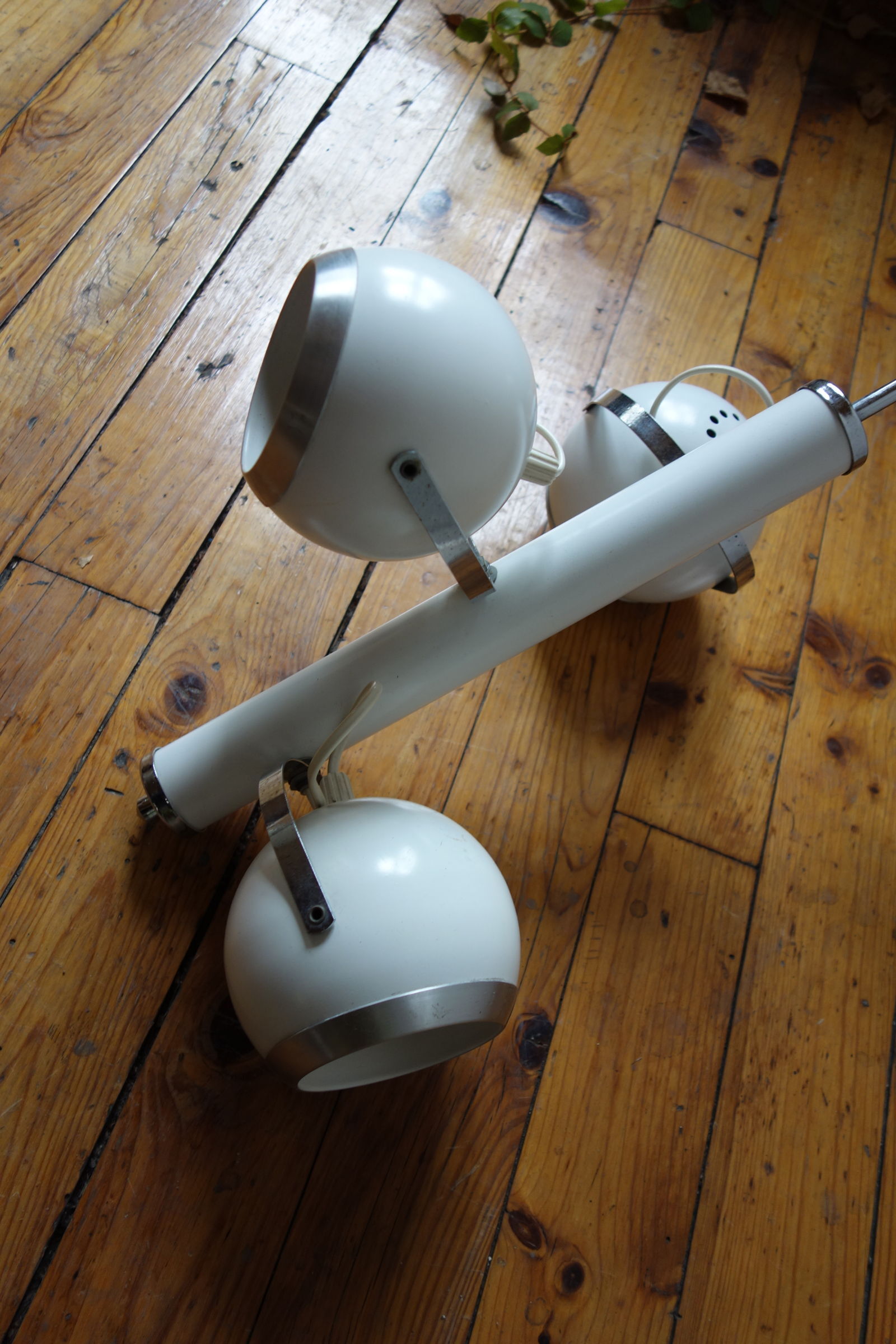 Hanging Aluminor Eyeball 1970 3 balls white