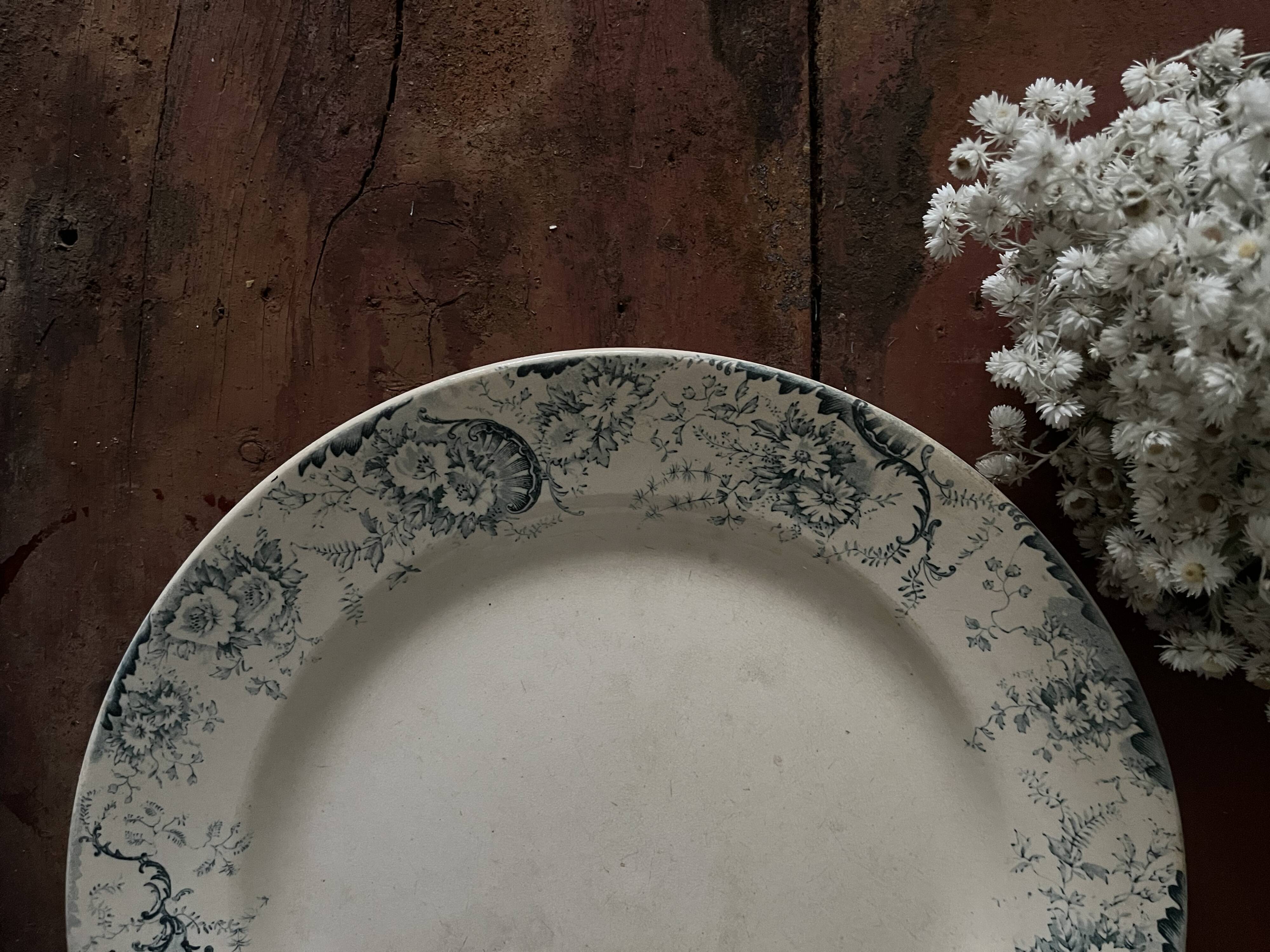 Large round ironstone dish Choisy-le-Roi Derby