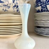 Vase, soliflore en opaline blanche