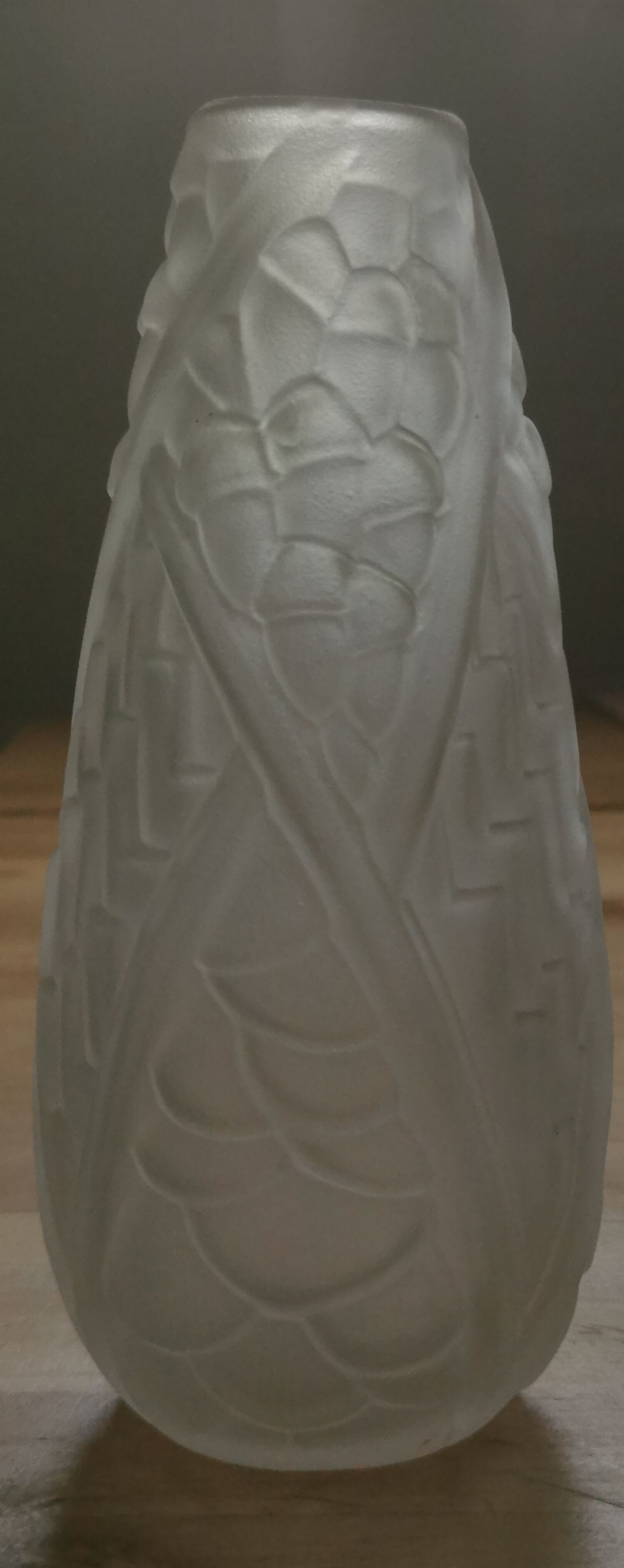 Vase art deco pressed glass