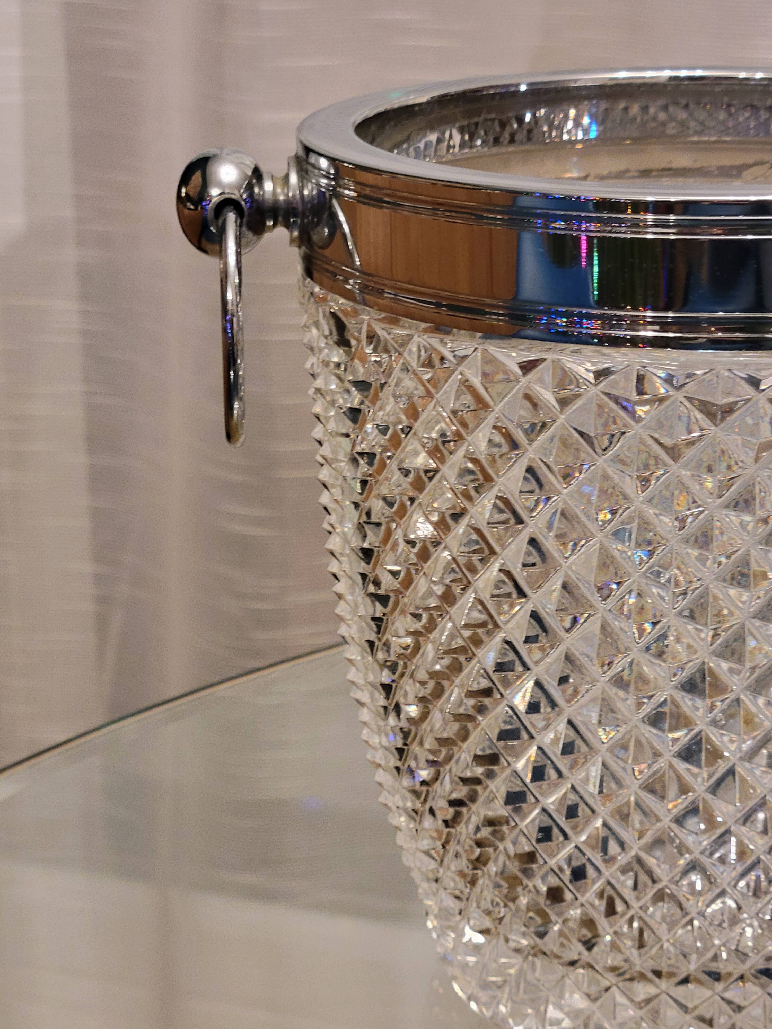 Champagne bucket in molded crystal with diamond tips