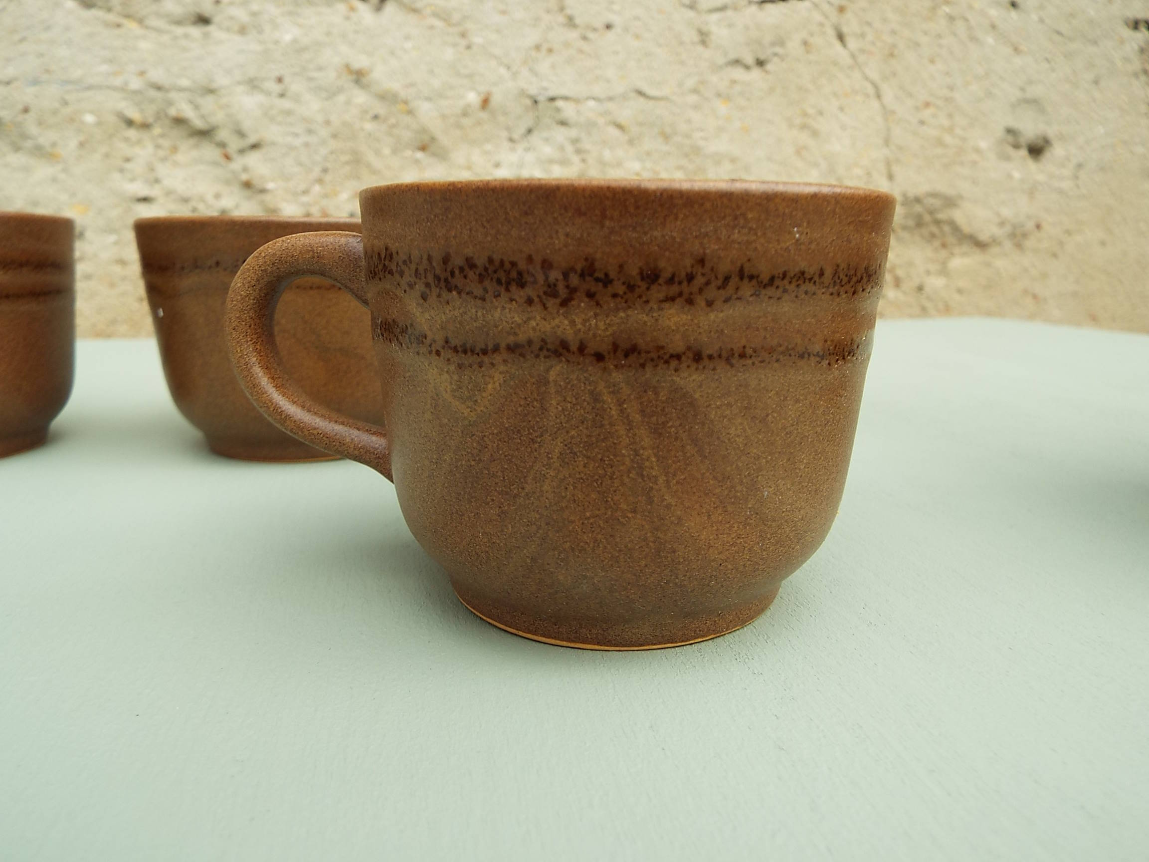 6 stoneware cups