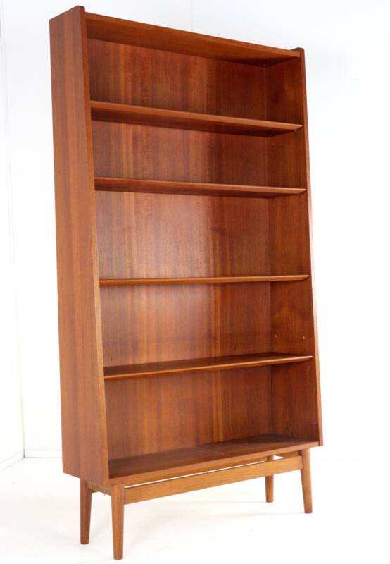 Johannes Sorth pour la bibliothèque de Bornholms Møbelfabrik - design danois