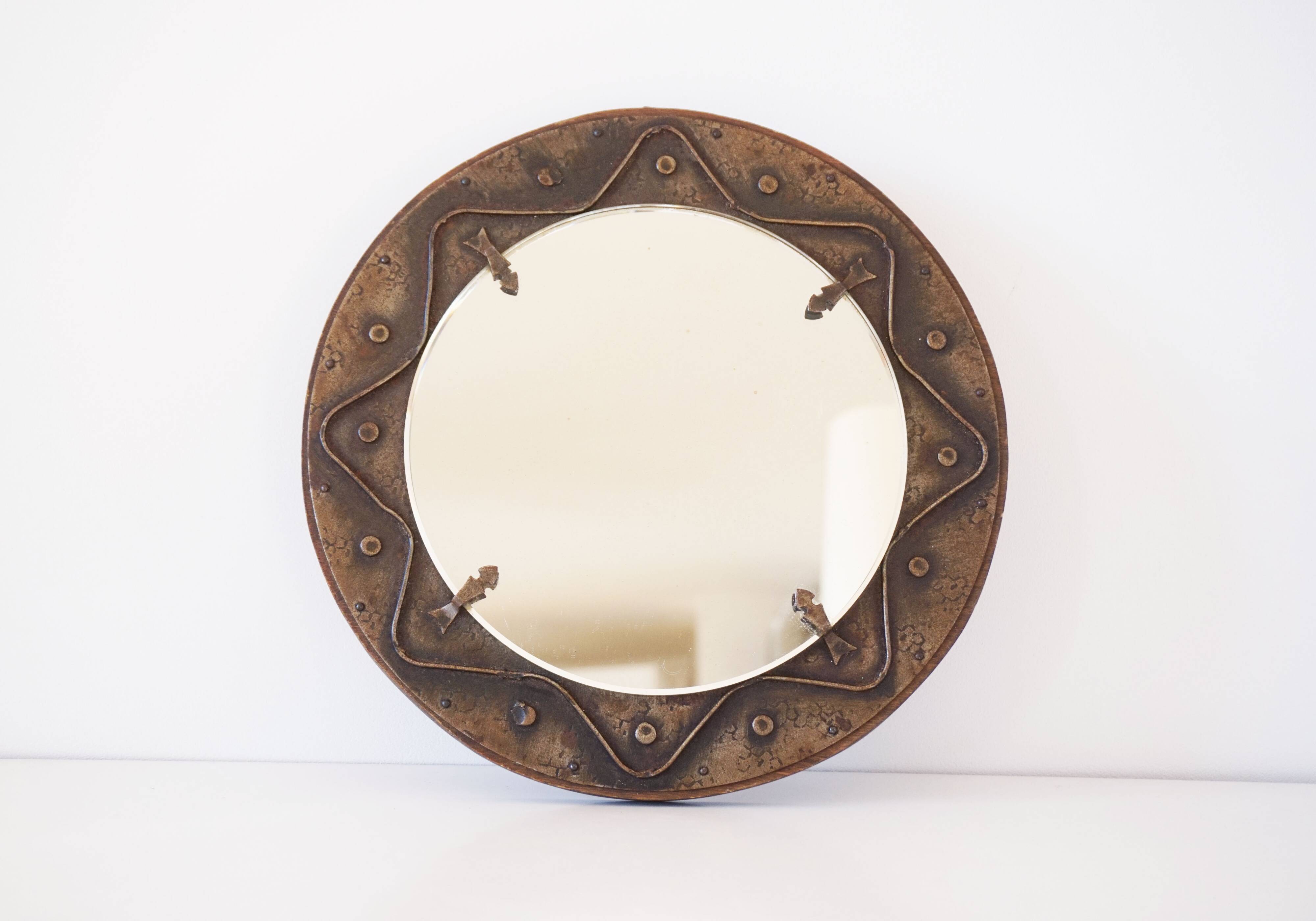 Decorative mirror in wood and gold metal