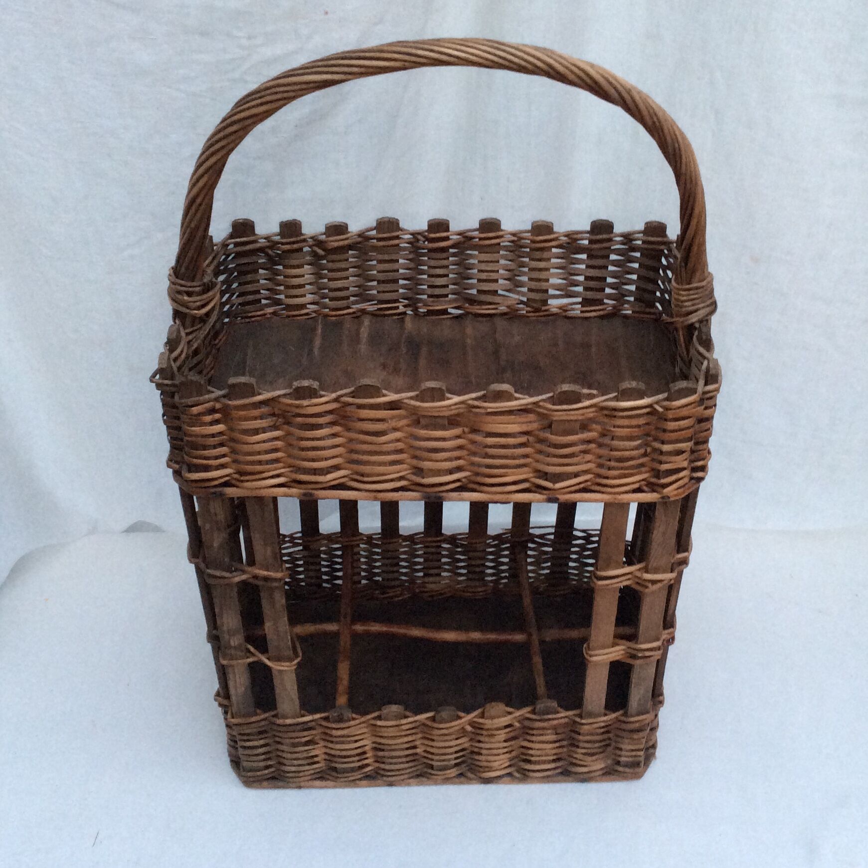 Portable wicker bar