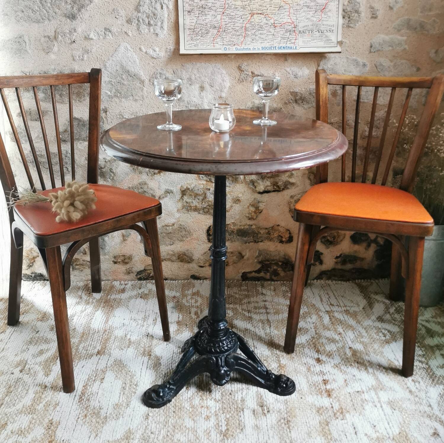 Round bistro table, cast iron base | Selency