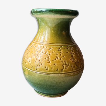 Vase en terre cuite émaillé jaune et vert