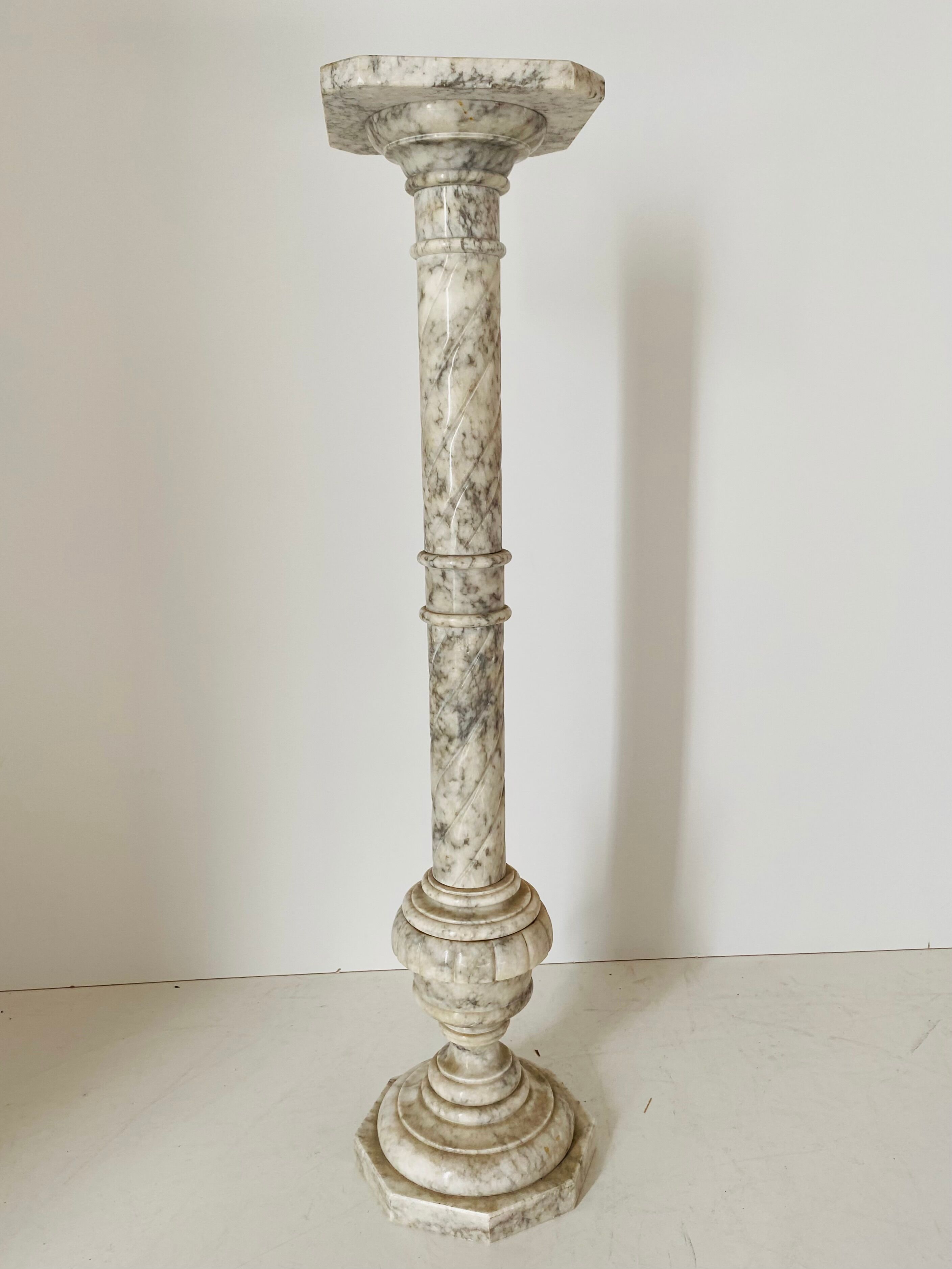 1940s Carrara marble pedestal