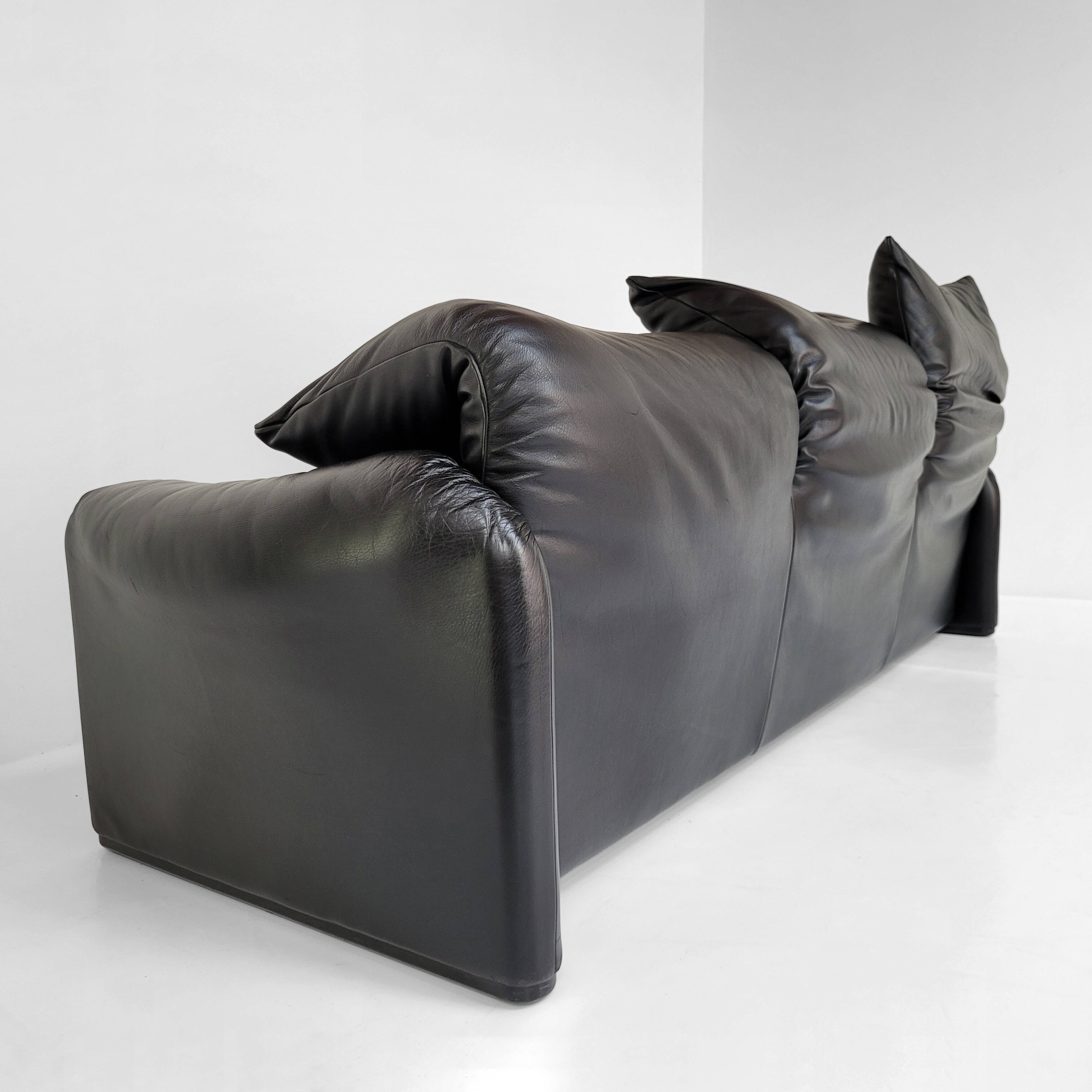 Maralunga sofa by Vico Magistretti for Cassina