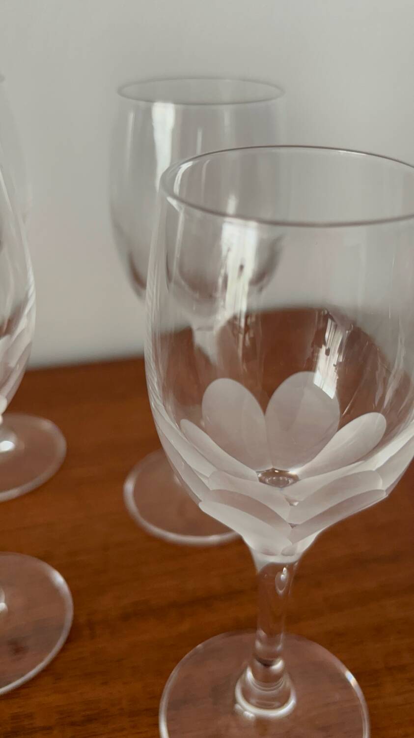 Set of engraved crystal white wine glasses – Elegant vintage glasses