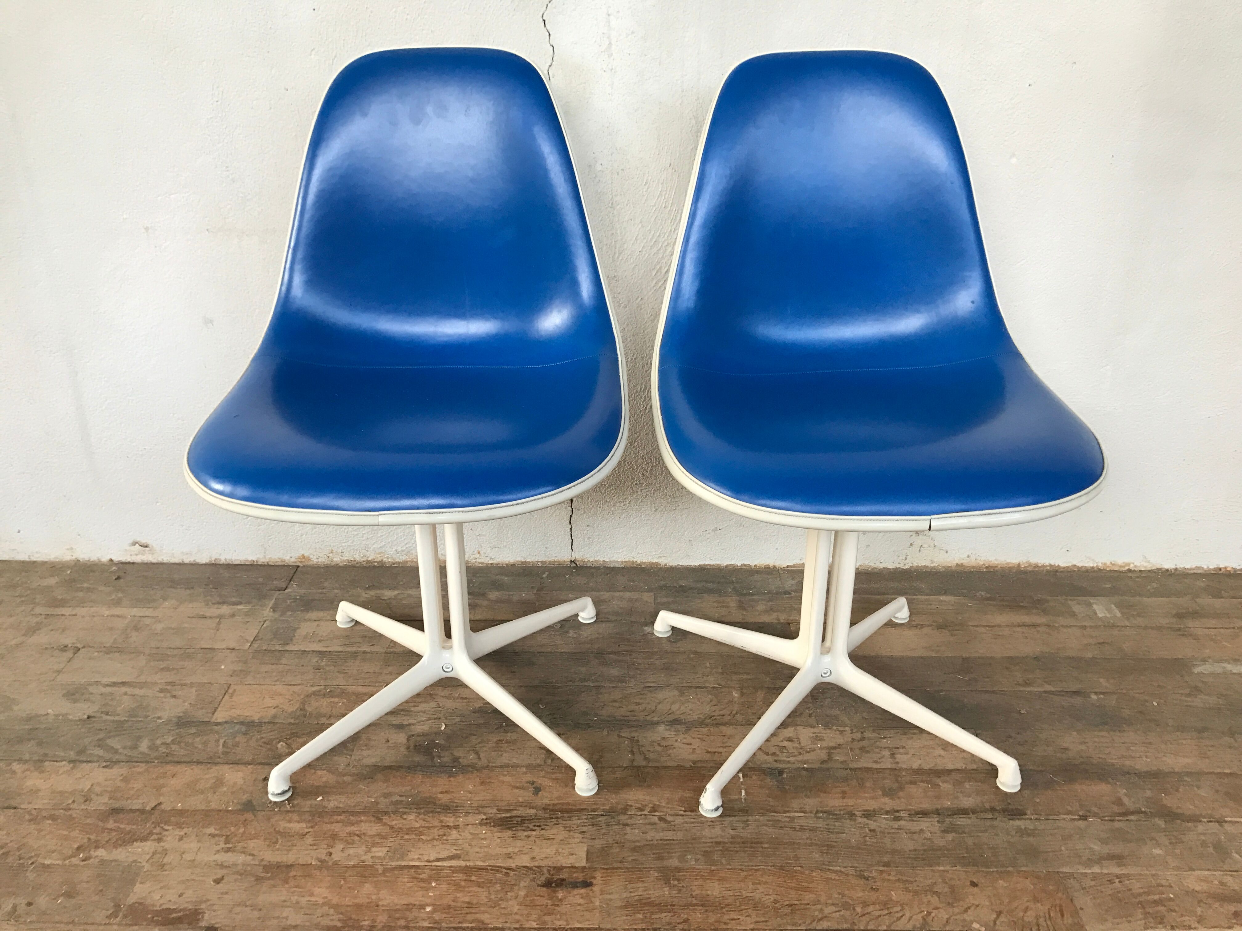 Pair of The Fonda chairs by Charles Eames  editor Herman Miller 1960