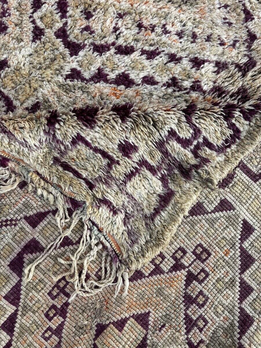Ancient Berber carpet Beni Ouarain in perfect condition.