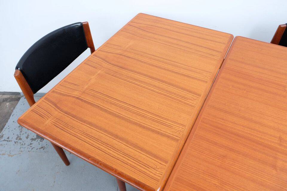 Teak dining table in retro vintage Danish style from the 60s-70s.