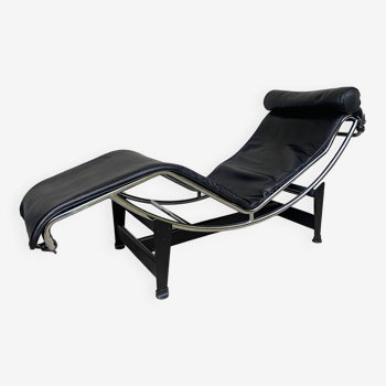 LC4 Cassina Chaise Lounge Vintage Black Leather, Perriand, Le Corbusier and Jeanneret