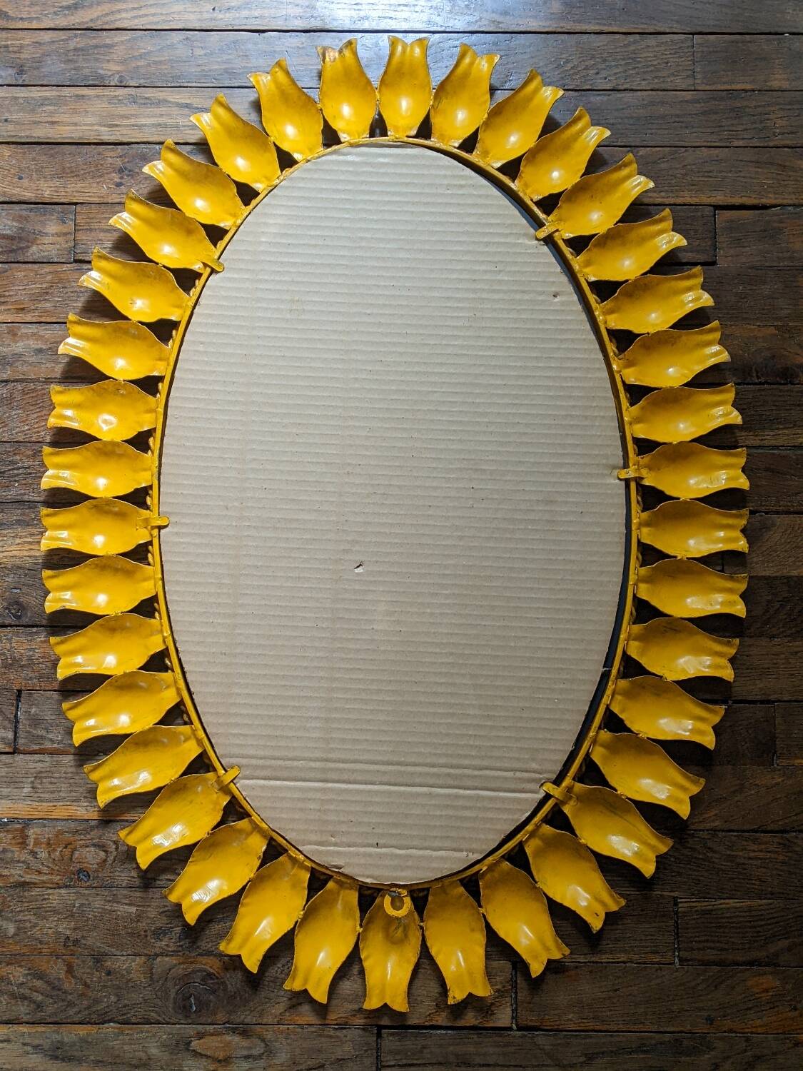 Miroir tulipe en métal doré ovale décoration campagne