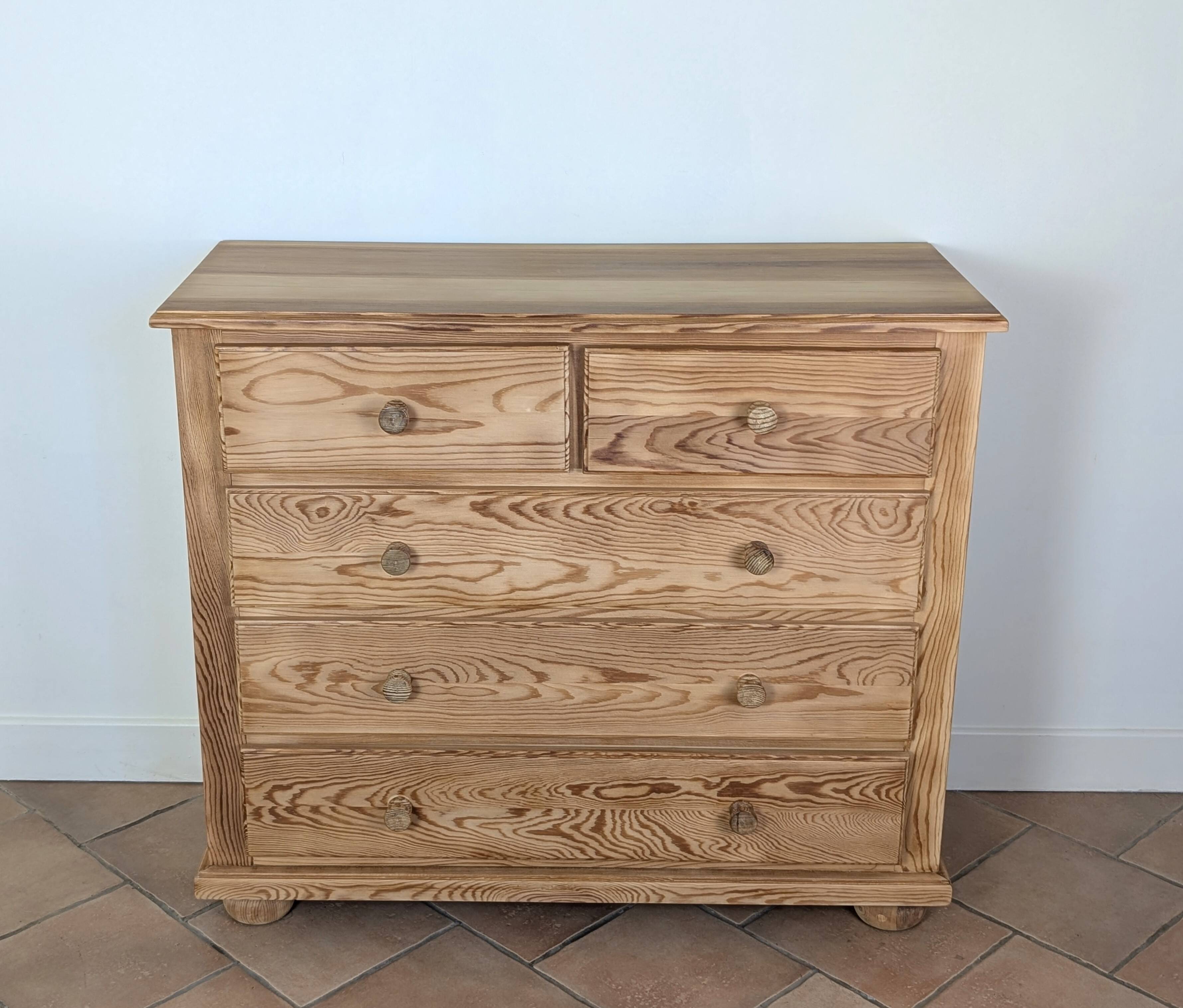 Pine chest of drawers
