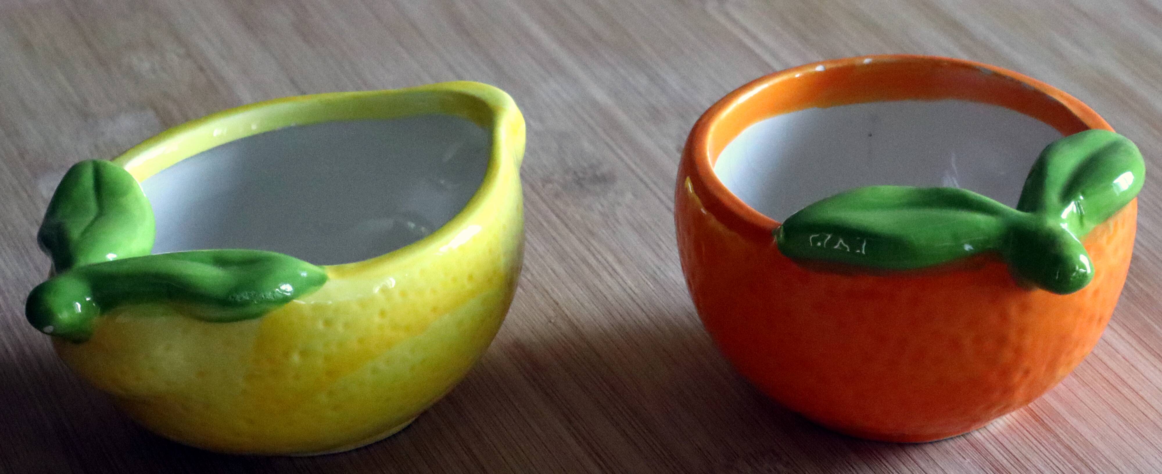 Duo of bowls / Pocket emptiers in slipware – Lemon & Orange