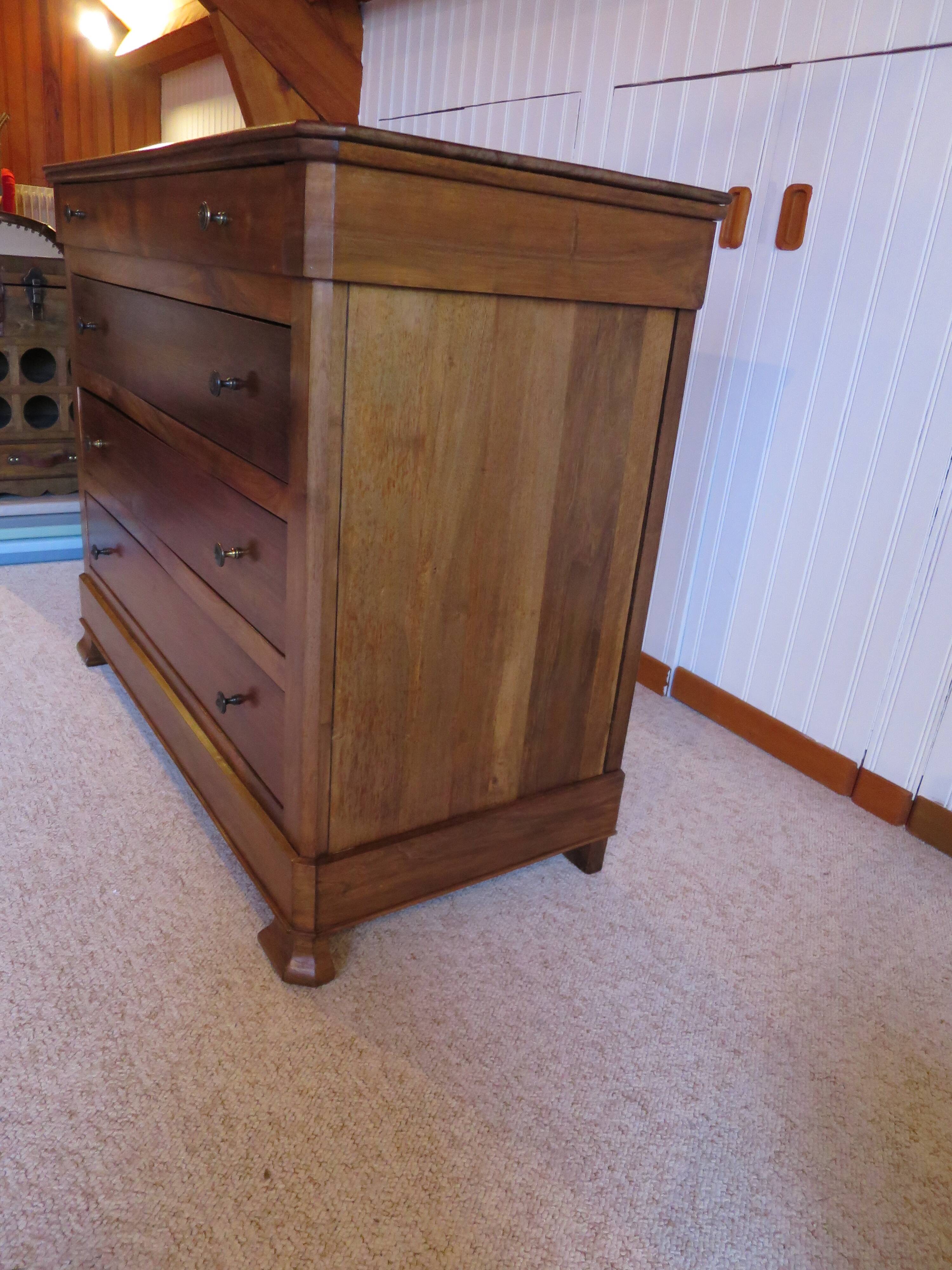 Rare pretty old chest of drawers with 4 drawers - Louis Philippe style in Walnut