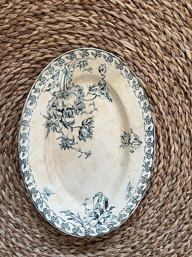 Large oval flat Terre de Fer Gien