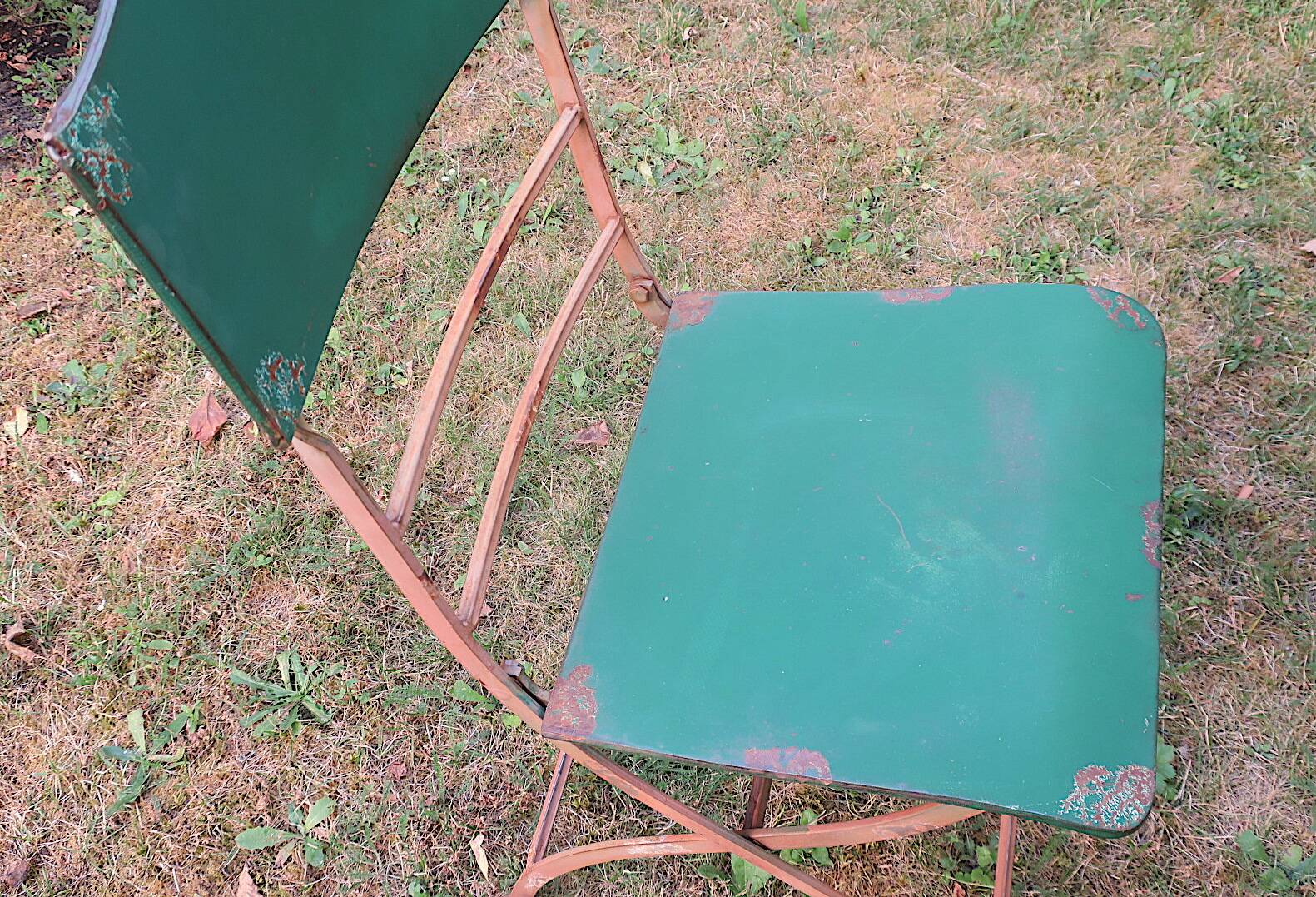 Mid century distressed painted iron garden table and 2 chairs, 1960s
