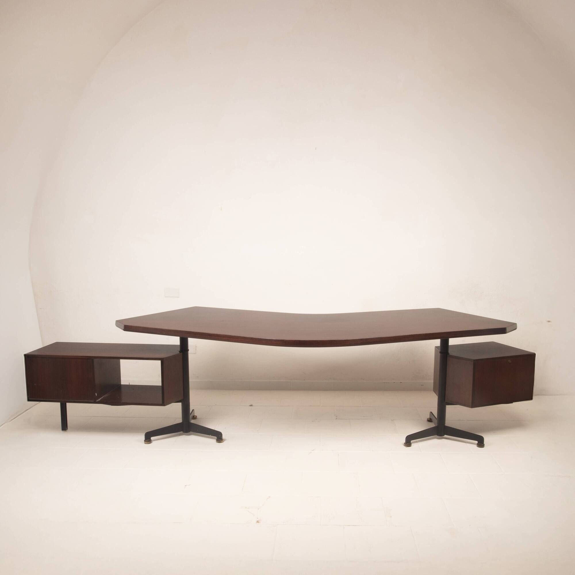 T96 Rosewood Boomerang Desk by Osvaldo Borsani for Tecno, First Edition, 1950