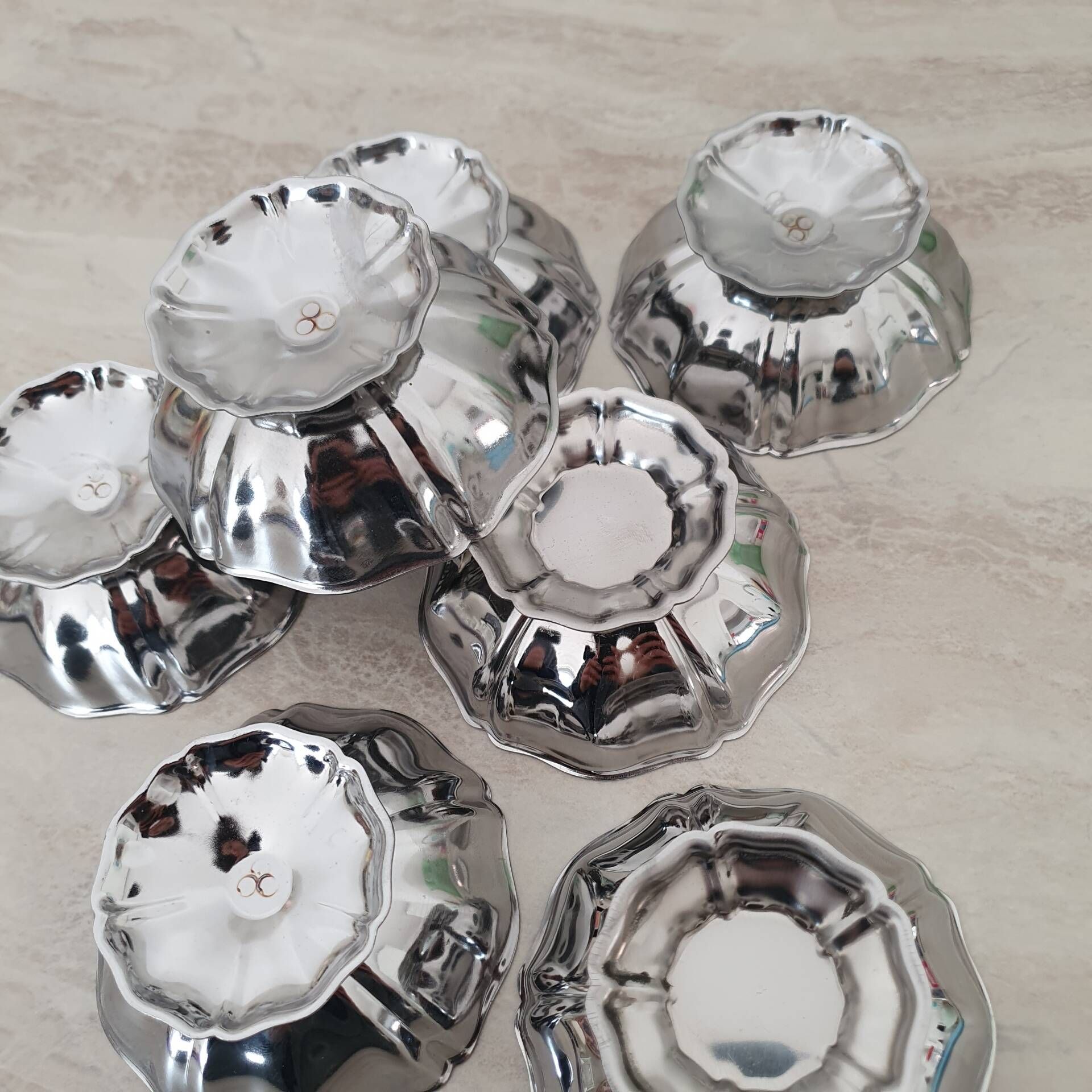10 stainless steel dessert / ice cream bowls in Guy Degrenne style, flower shape.
